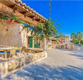 4 Bedroom Villa with Pool near Alcudia, Sleeps 8